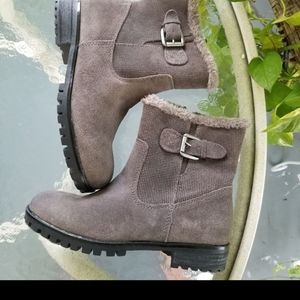 Bare Traps - Fairlee gray suede winter booties - size 6
